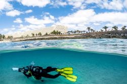 Lanzarote Scuba Diving Holiday - Costa Teguise. Dive scooter.